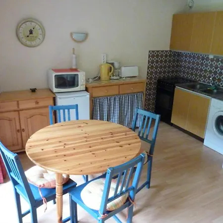 Spacieux Au Pied Des Pistes Avec Parking Et Balcon - Fr-1-573-38 Daire