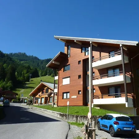Spacieux Au Pied Des Pistes Avec Parking Et Balcon - Fr-1-573-38 *